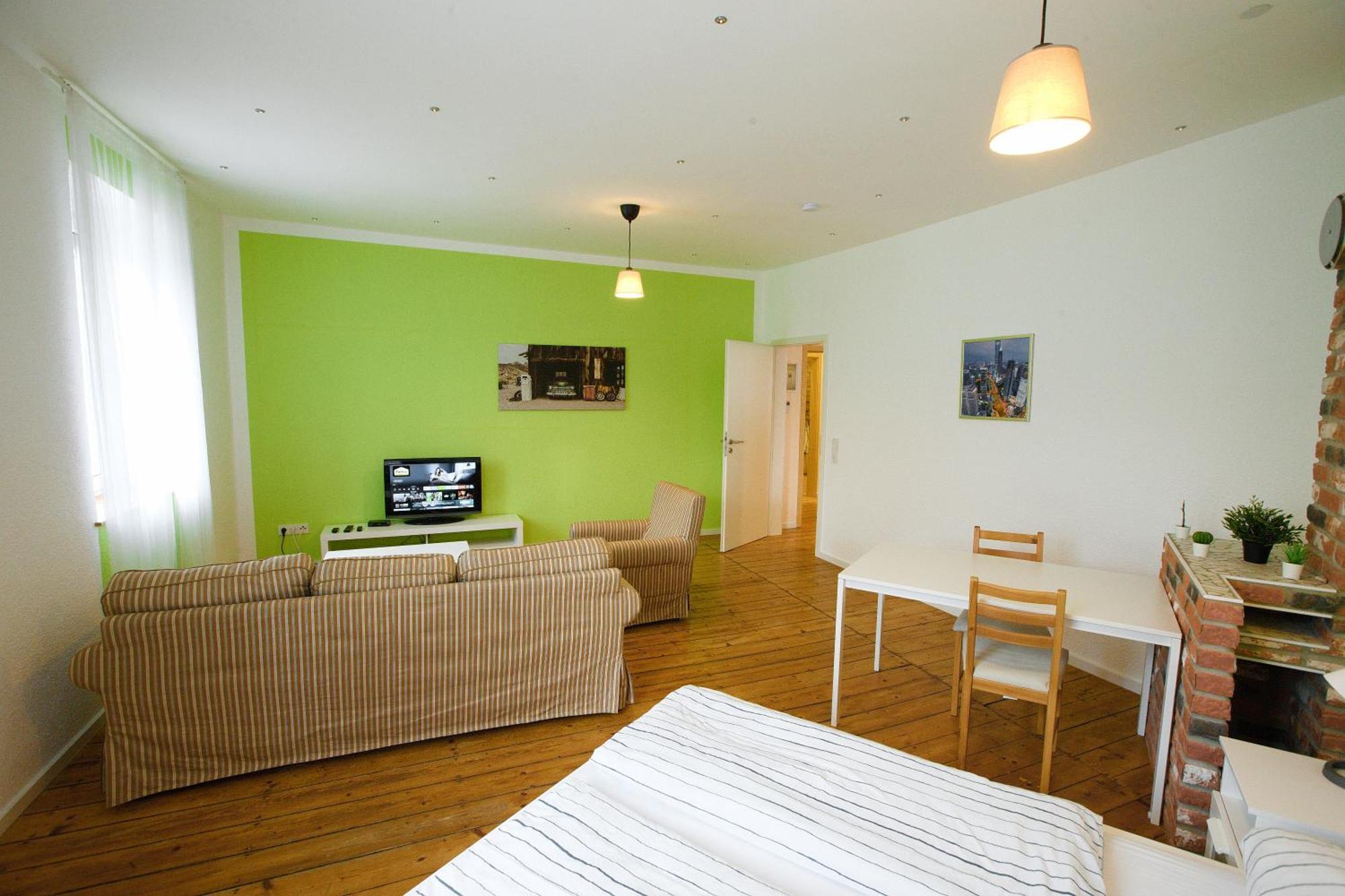Haus Am Bach - Schoene Grosse Moderne Mit Terrasse Osthofen