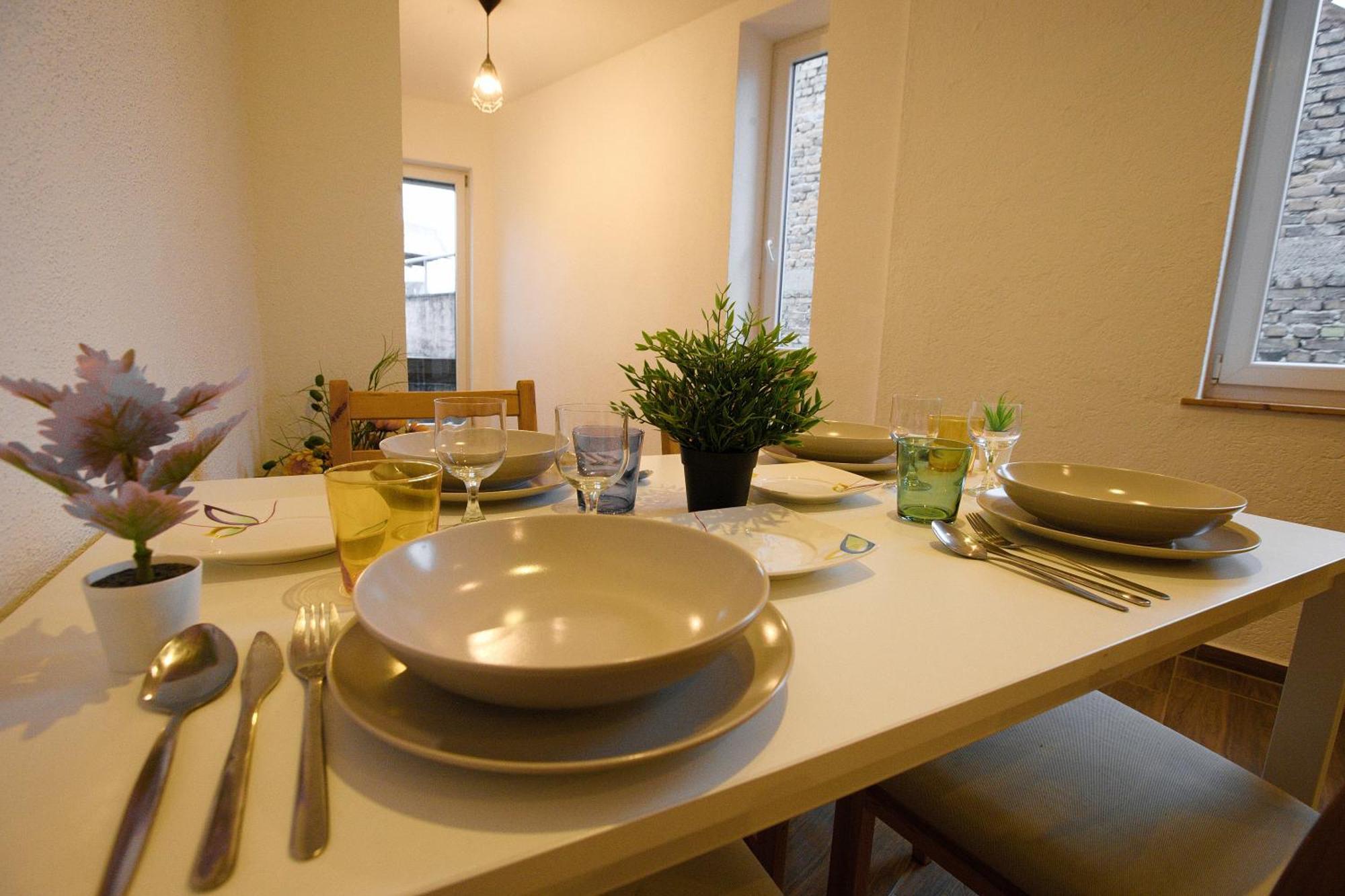 Apartment Haus Am Bach - Schoene Grosse Moderne Mit Terrasse Osthofen